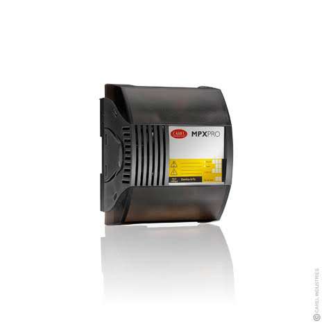 A MPXPRO controller is mounted in each cabinet, with up to 4 slaves managed by one master. The master co-ordinates defrost synchronisation, alarm management & connection to the remote supervisory system, if in use.